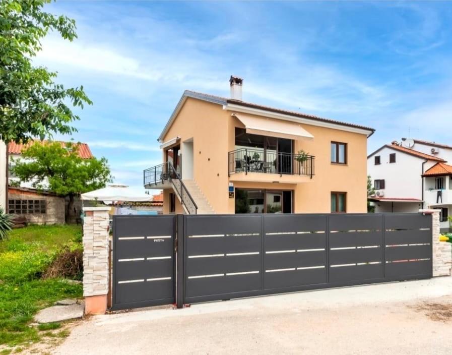 Apartman Lorena Rovigno Esterno foto